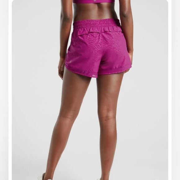 Athleta Printed Mesh Racer Run 4” shorts - Picture 2 of 13